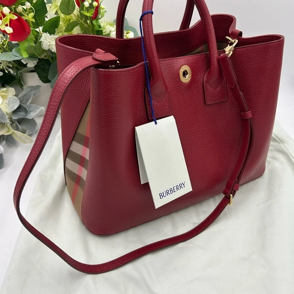 Women's Burberry banner pebble grain leather tote/shoulder bag classic check NWT